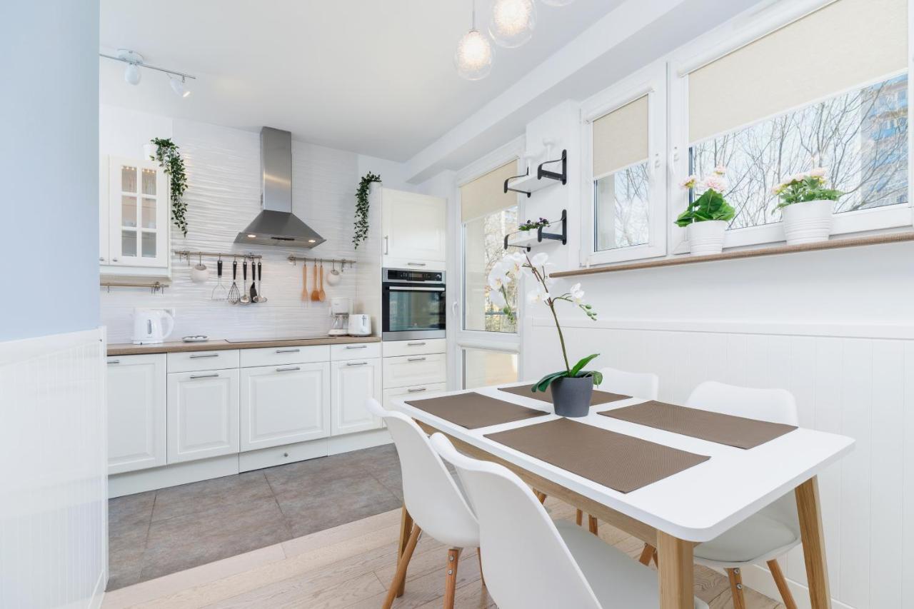Apartment Obopolna Cracow By Renters Krakow